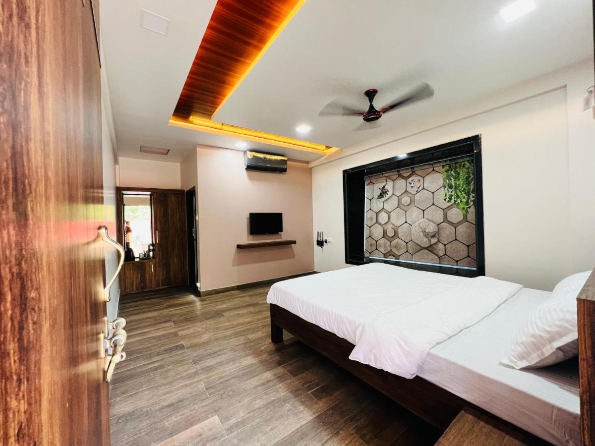 Jimmy Beach Resort Алибаг Экстерьер фото
